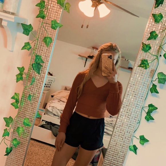 Cropped sweater - Picture 3 of 3